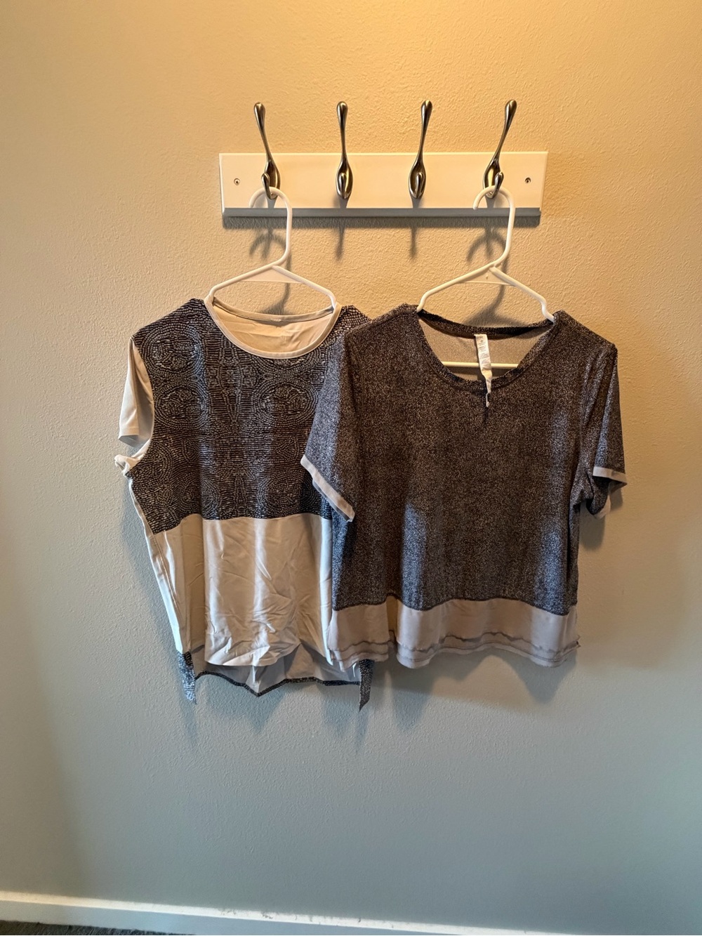 lululemon athletica Two-Tone Short Sleeve Tee in Gray and Cream